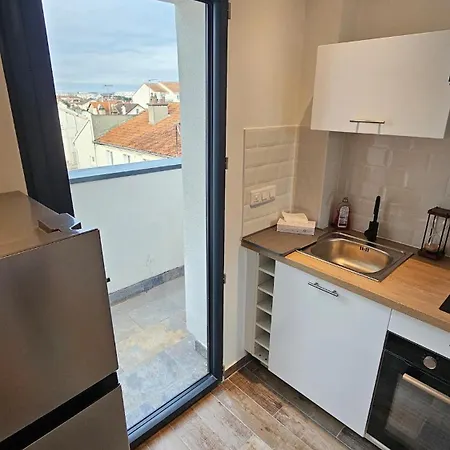 Comfortable In * Bezons